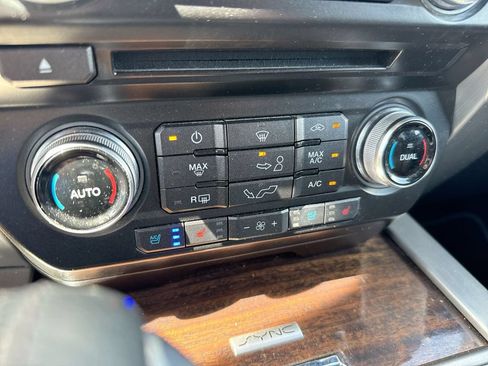 Used 2015 Ford F150 Platinum w/ Equipment Group 701A Luxury AWD/4WD image 17