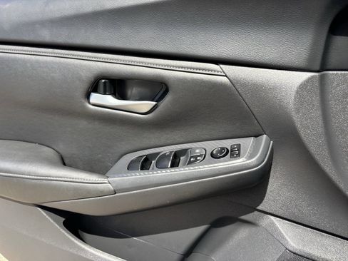 Certified 2025 Nissan Sentra SV FWD image 22