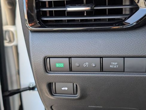 New 2025 Nissan Sentra SV w/ SV Premium Package FWD image 18