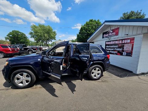 Used 2013 Jeep Grand Cherokee Overland AWD/4WD image 21