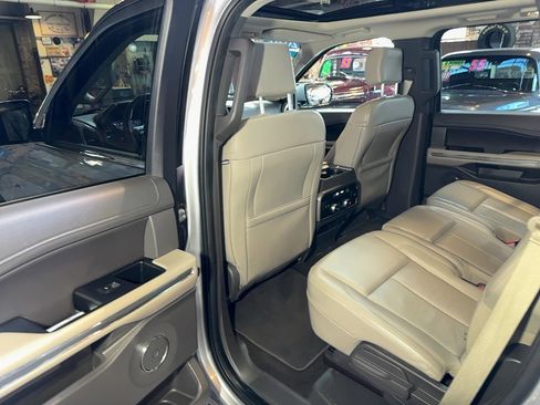Used 2020 Ford Expedition XLT w/ Equipment Group 202A AWD/4WD image 73