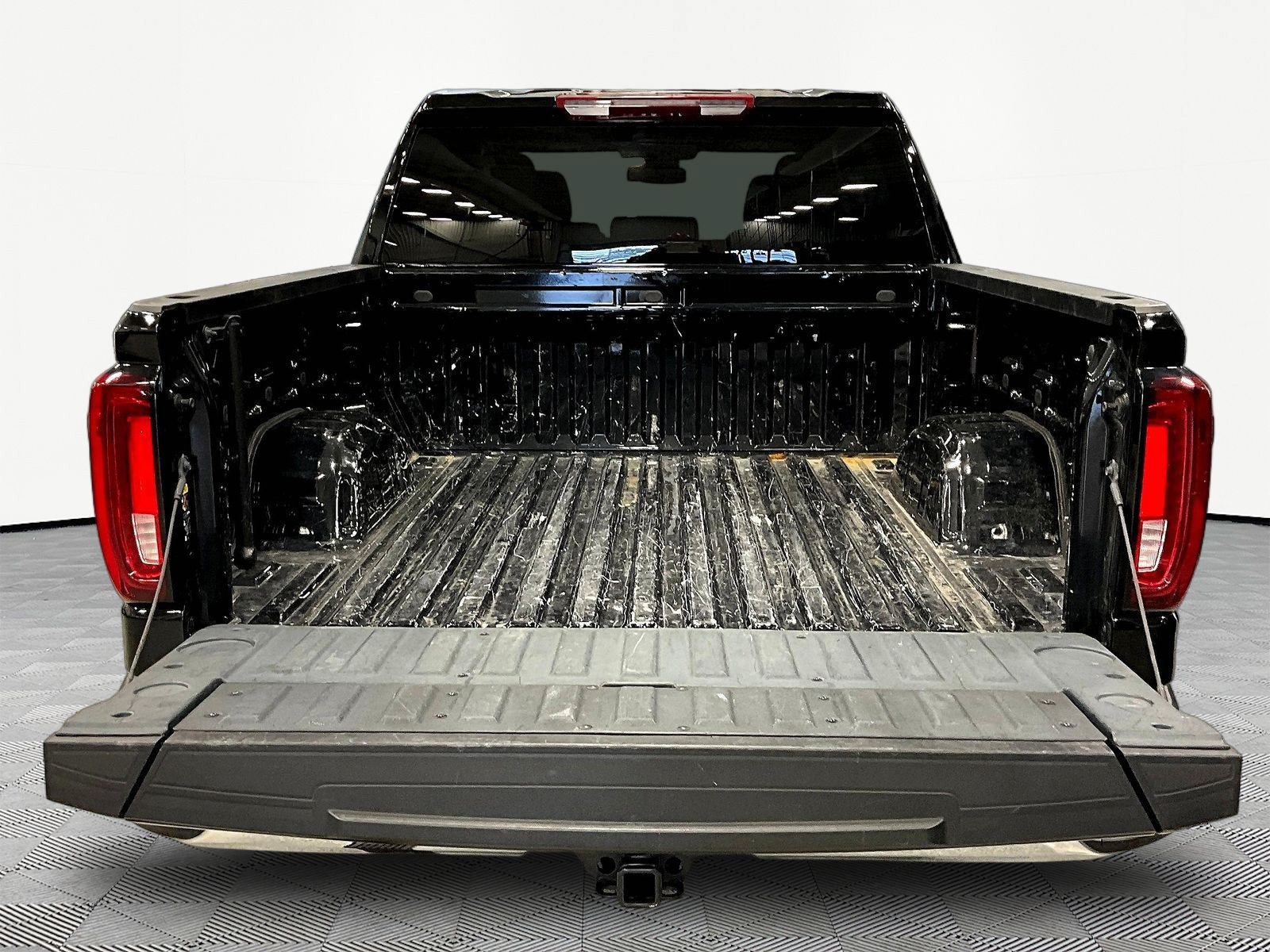 Used 2025 GMC Sierra 1500 SLT AWD/4WD image 7