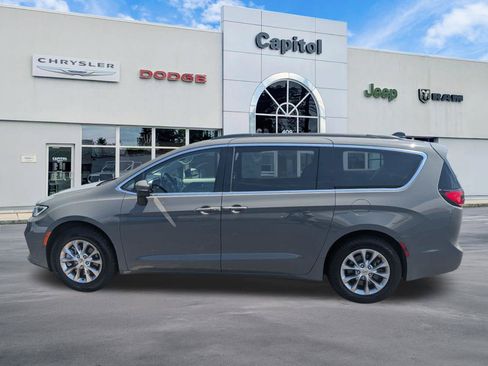 Used 2023 Chrysler Pacifica Touring-L AWD/4WD image 5