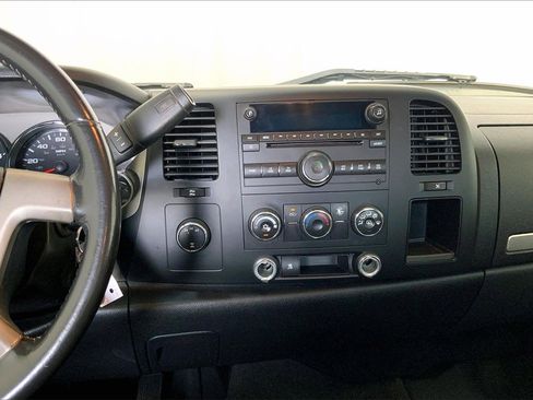 Used 2009 Chevrolet Silverado 2500 LT w/ Suspension Package, Off-Road image 5