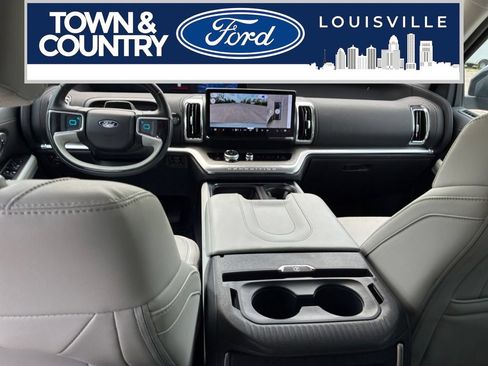Used 2025 Ford Expedition Max Platinum w/ Driver's Package AWD/4WD image 24