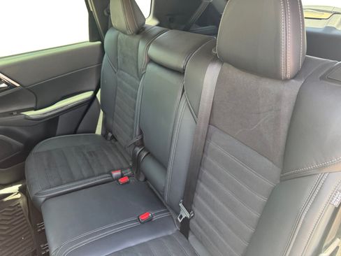 Used 2022 Mitsubishi Outlander SE AWD/4WD image 16