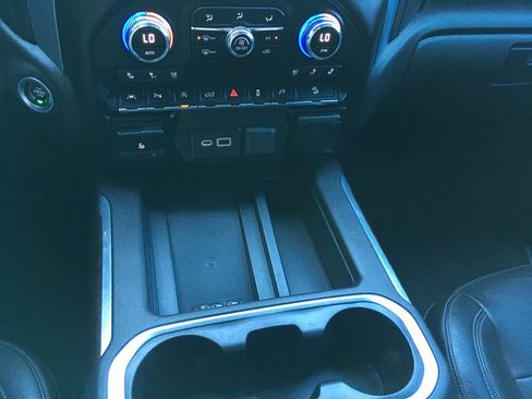 Used 2020 GMC Sierra 1500 SLT w/ SLT Premium Plus Package AWD/4WD image 19