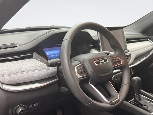 Used 2023 Jeep Compass Latitude AWD/4WD image 7