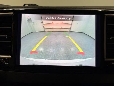 Used 2024 Chrysler Pacifica Touring-L FWD image 24