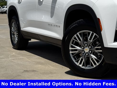 Used 2025 Chevrolet Traverse LT FWD image 3