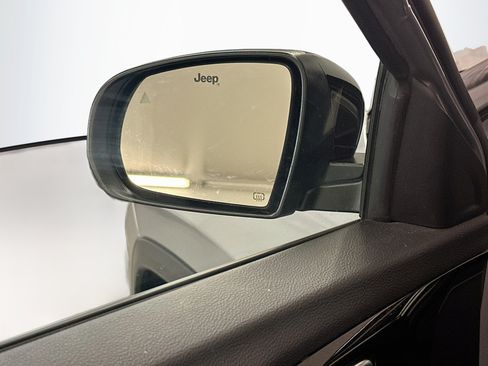 Used 2023 Jeep Compass Limited w/ Sun and Sound Group AWD/4WD image 16