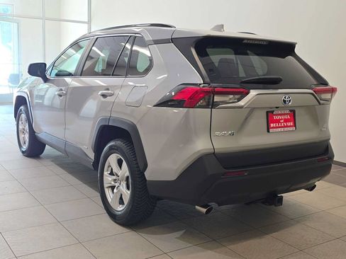 Used 2019 Toyota RAV4 LE w/ Carpet Mat Package AWD/4WD image 4