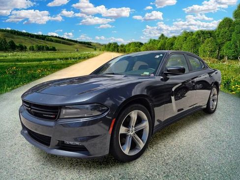 Used 2018 Dodge Charger SXT Plus w/ Quick Order Package 29J RWD image 3
