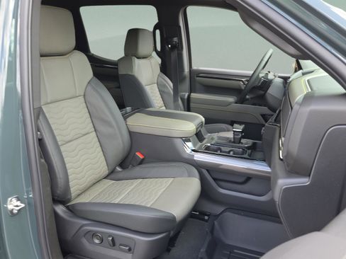 New 2026 Chevrolet Silverado 1500 ZR2 image 15