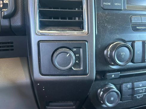 Used 2015 Ford F150 XLT AWD/4WD image 19