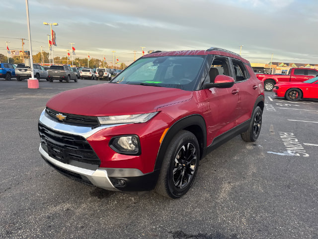 Used 2021 Chevrolet TrailBlazer LT w/ Convenience Package FWD image 3