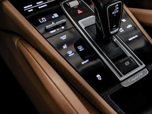 Used 2019 Porsche Cayenne AWD/4WD image 25