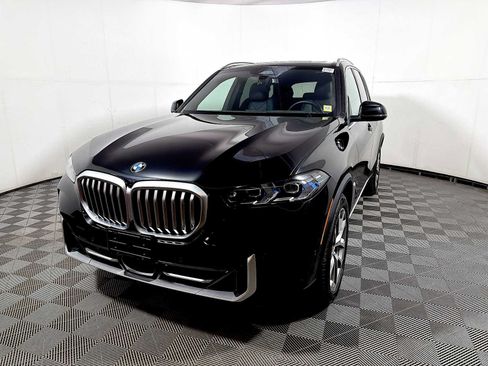 Certified 2024 BMW X5 xDrive40i w/ Premium Package AWD/4WD image 3