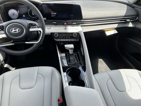 New 2025 Hyundai Elantra Limited image 5