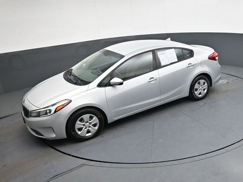 Used 2018 Kia Forte LX image 29