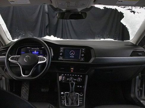 Used 2024 Volkswagen Jetta SE image 20