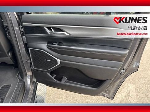 Used 2024 Jeep Wagoneer Series II AWD/4WD image 19