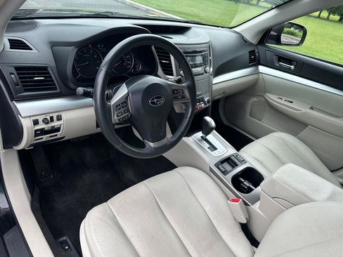 Used 2013 Subaru Outback 2.5i Premium w/ All-Weather Pkg AWD/4WD image 14