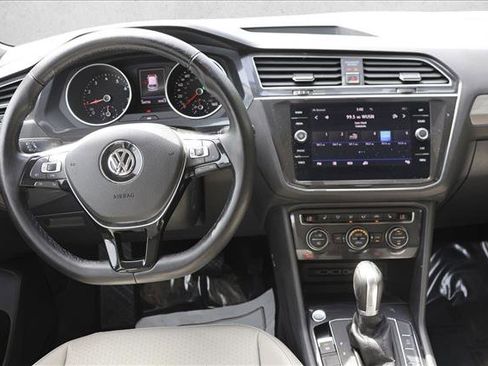 Used 2018 Volkswagen Tiguan SE w/ Panoramic Sunroof Package AWD/4WD image 24