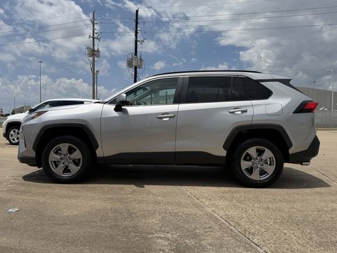 Used 2025 Toyota RAV4 XLE FWD image 6