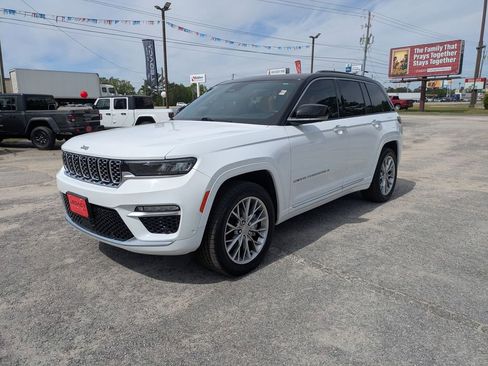 Used 2024 Jeep Grand Cherokee Summit image 7