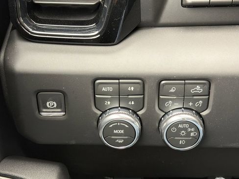 New 2026 GMC Sierra 1500 AT4 w/ Technology Package AWD/4WD image 11