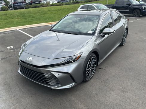 Used 2025 Toyota Camry XLE w/ Premium Plus Package FWD image 5