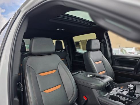 Used 2022 GMC Sierra 1500 AT4 w/ AT4 Premium Package AWD/4WD image 11