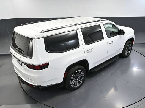 Used 2023 Jeep Wagoneer Series II AWD/4WD image 44