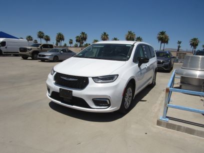 Used 2024 Chrysler Pacifica Touring-L