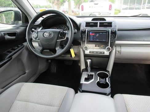 Used 2012 Toyota Camry LE FWD image 13