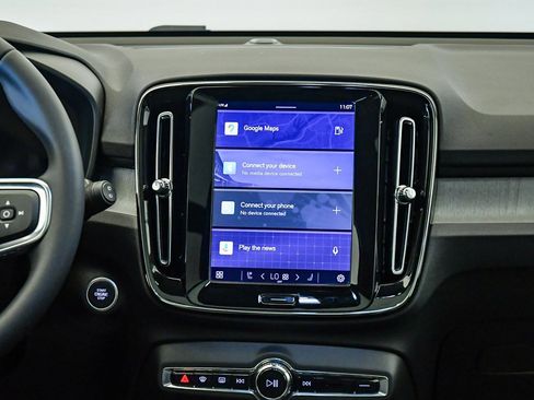 Certified 2025 Volvo XC40 B5 Core w/ Protection Package Premier image 15