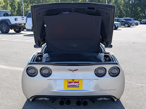 Used 2006 Chevrolet Corvette Coupe w/ Preferred Equipment Group RWD image 23