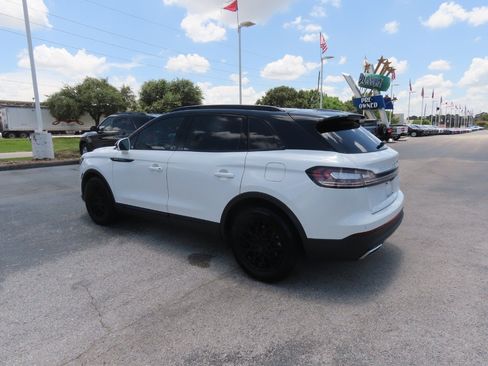 Used 2021 Lincoln Nautilus Reserve FWD image 17