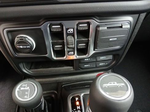 New 2025 Jeep Gladiator Sport S image 42