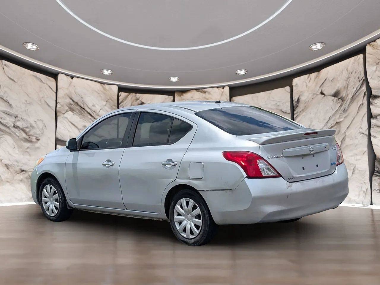 Used 2013 Nissan Versa SV FWD image 6