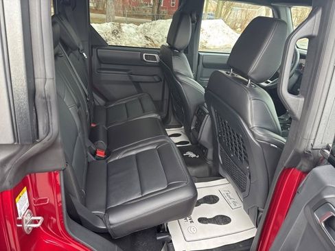 New 2025 Ford Bronco Badlands image 13