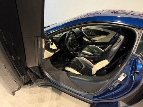 Used 2016 McLaren 570S Coupe RWD image 23