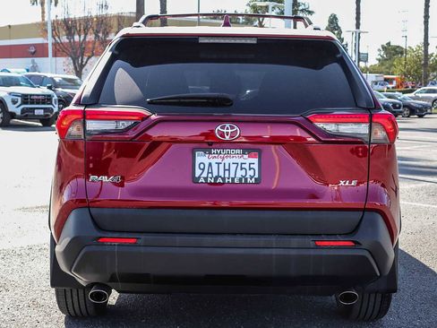 Used 2022 Toyota RAV4 XLE Premium image 7
