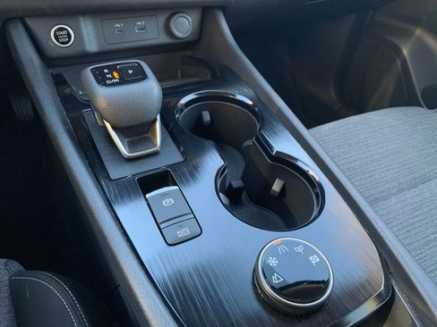 Used 2023 Nissan Rogue SV image 41