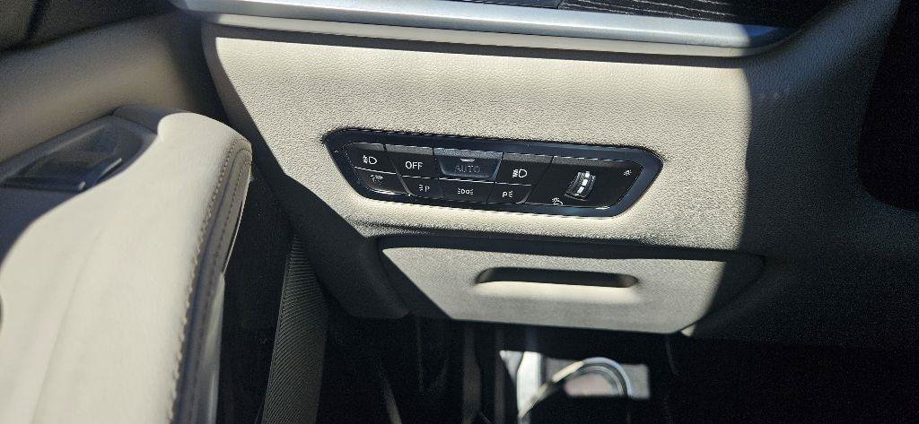 Used 2020 BMW X7 xDrive40i w/ M Sport Package AWD/4WD image 23