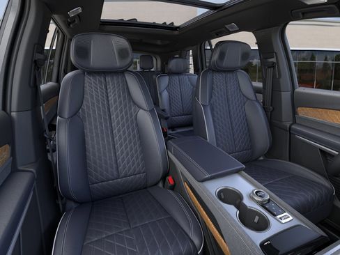 New 2026 Cadillac Vistiq Premium Luxury w/ LPO, Floor Liner Package image 16