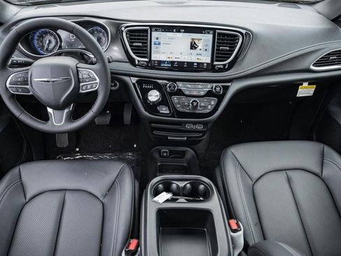 New 2025 Chrysler Pacifica Select image 18