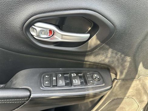Used 2016 Jeep Cherokee Limited AWD/4WD image 9