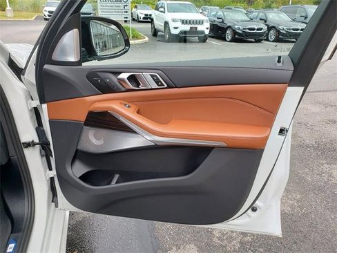 New 2026 BMW X7 M60i image 18